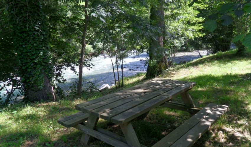 camping le Haut Salat acces direct à la riviere