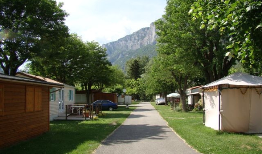 camping Ariege Pyrénées chalets_credit_laura